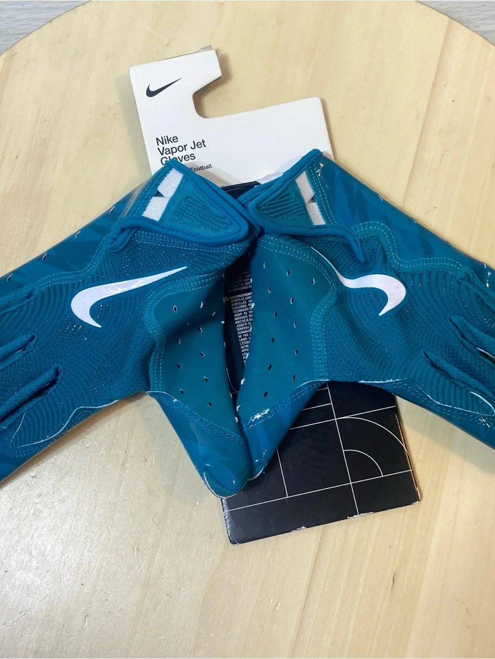 NEW Nike Vapor Jet Women’s Football Gloves – Teal Blue – Size Medium (NWT)